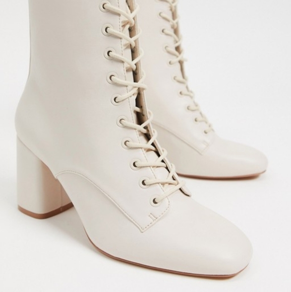 Stradivarius White Boots - Picture 2 of 7